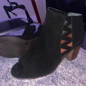 Size 7.5 Lucky Brand Booties